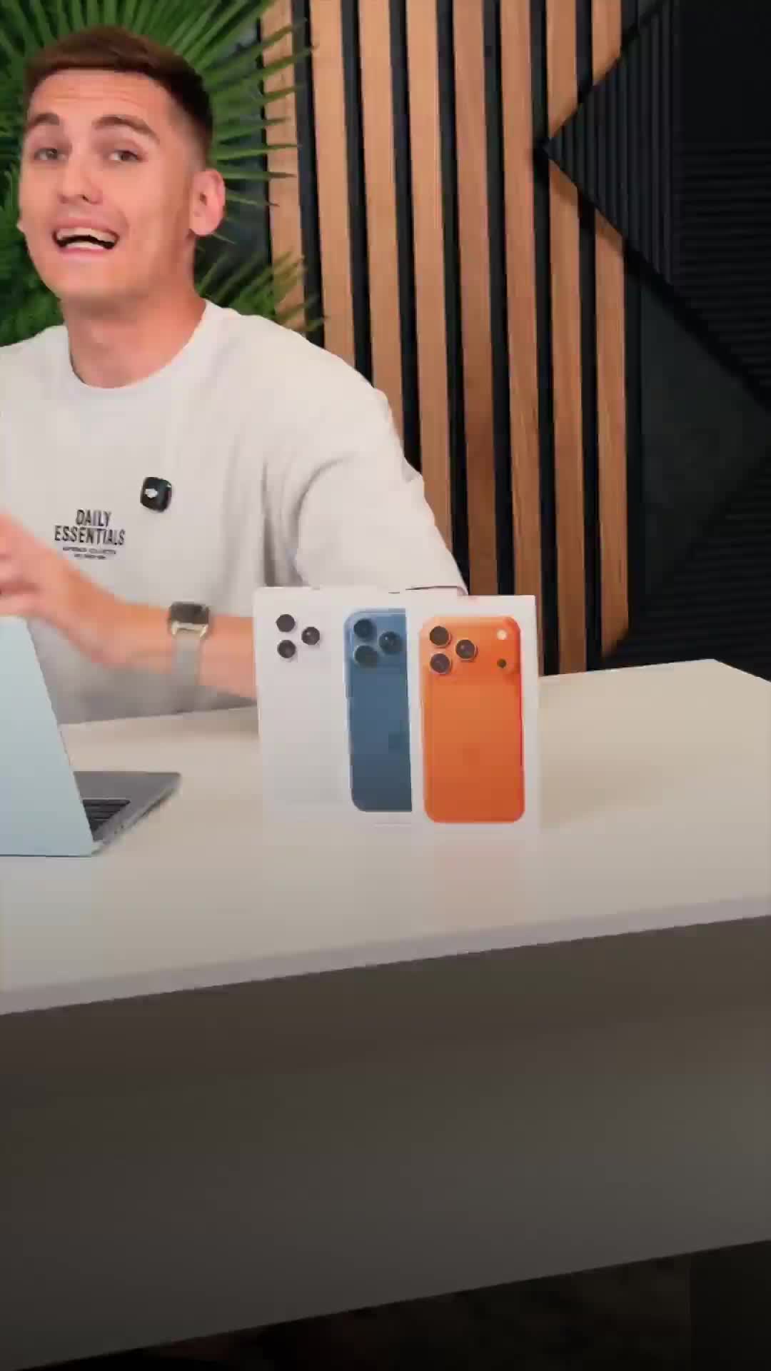 Кадр рекламного ролика с предложением AirPods
